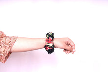 Load image into Gallery viewer, Sari Scrunchies